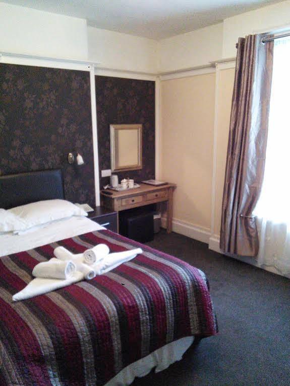 קאסל דאגלס The Market Inn Hotel מראה חיצוני תמונה