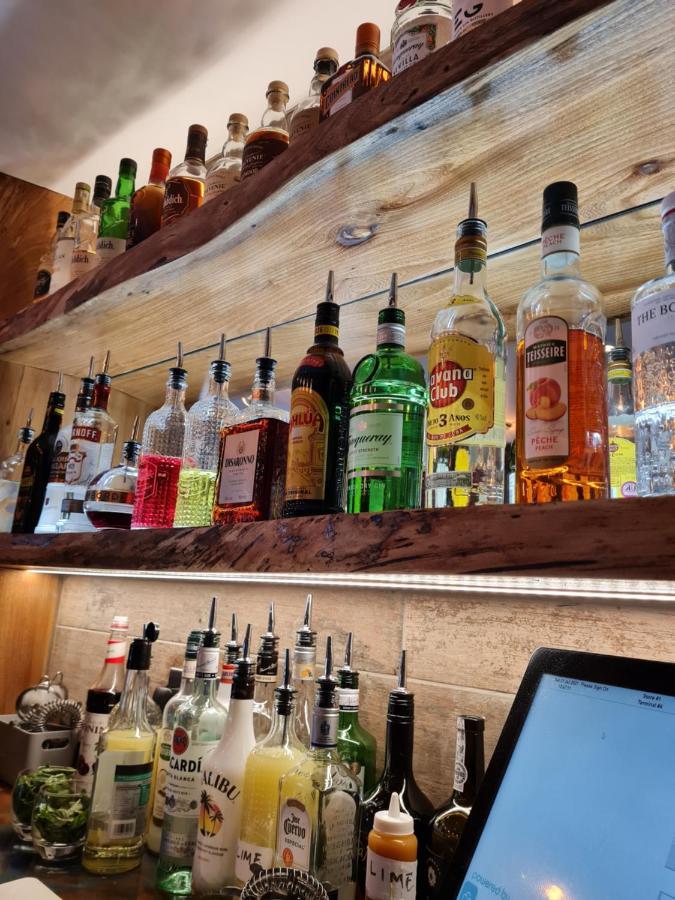 קאסל דאגלס The Market Inn Hotel מראה חיצוני תמונה